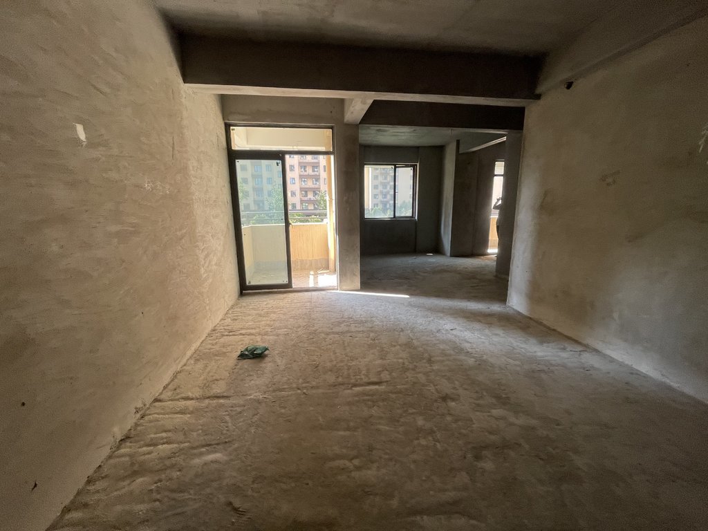 荣怀三开间朝南毛坯两房采光小高层即装看房快来