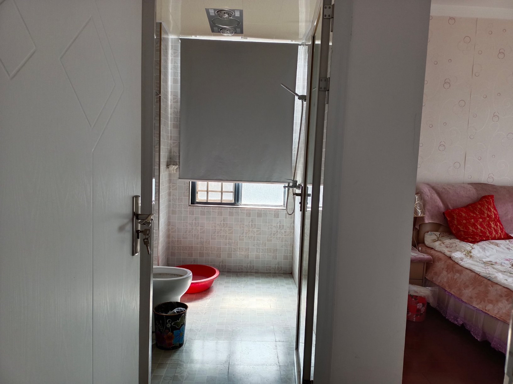 复式小洋房，送一层阁楼装修精致，李小双运动城对面