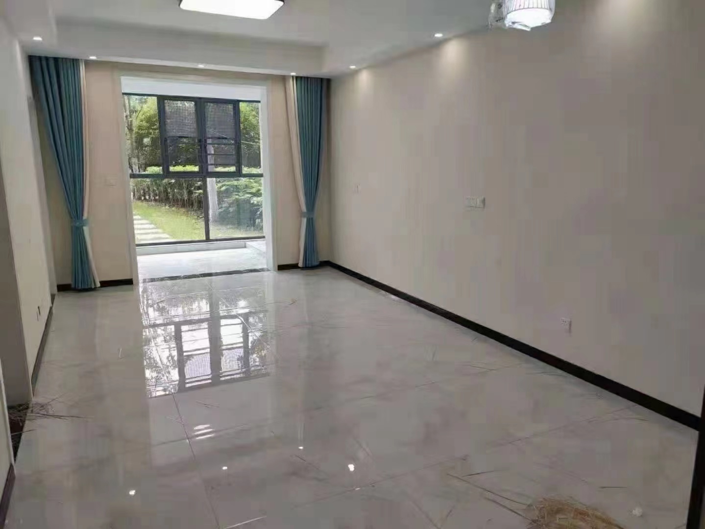 新三中门口，精装三房带大院子，采光好，超宽楼间距