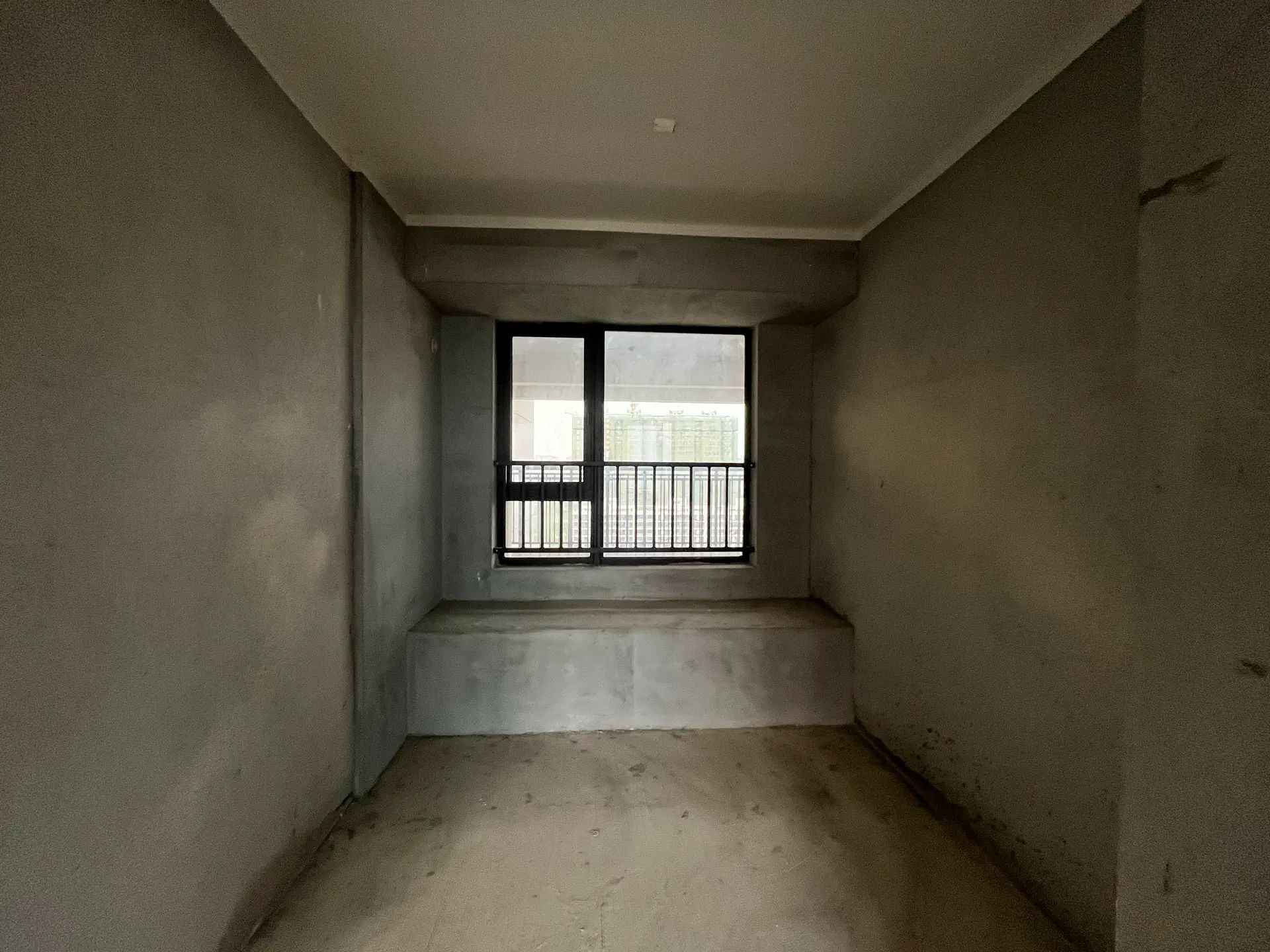 捡漏，吾悦广场，送车位的现房，好楼层，诚心出售