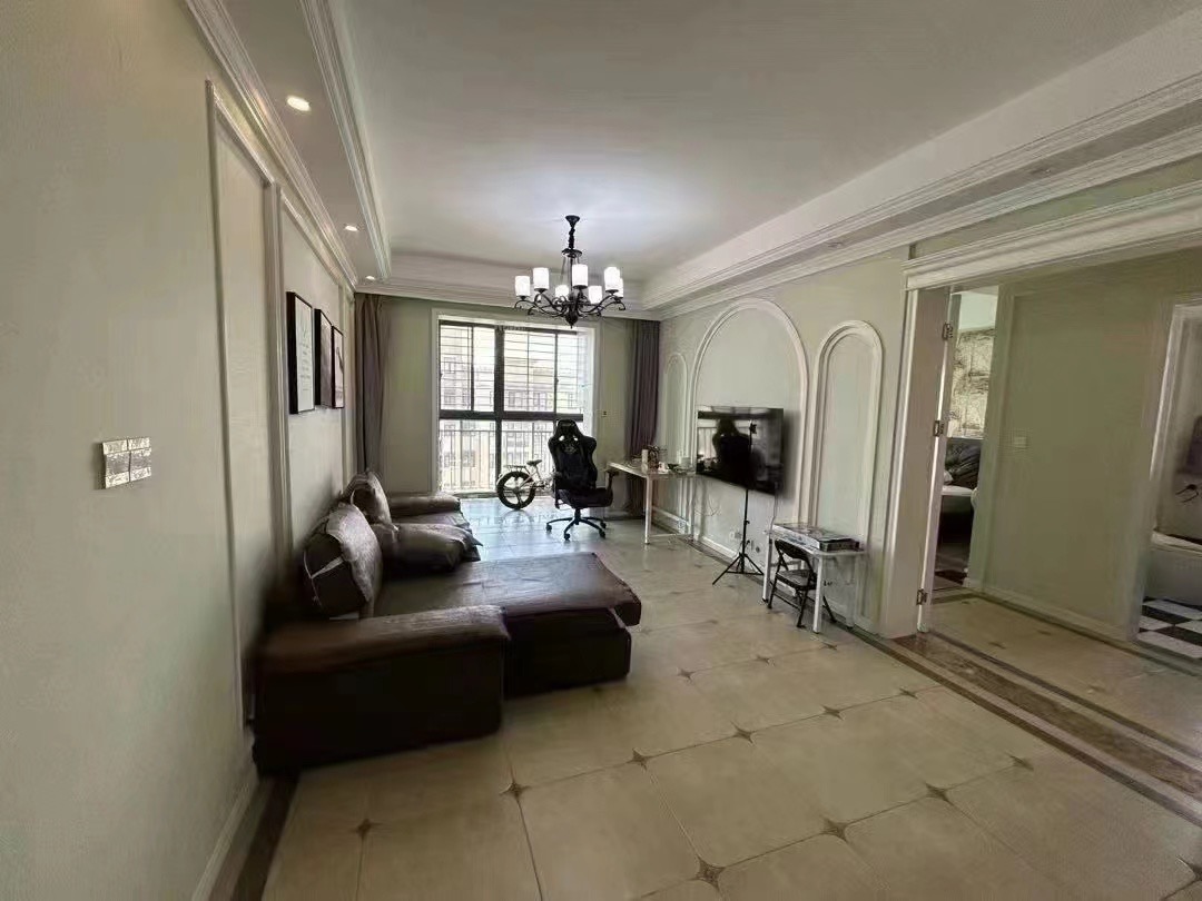 129，降价了！！！ 森林国际。精装大2房 ，装修只卖毛坯价  家具家电齐全。老证