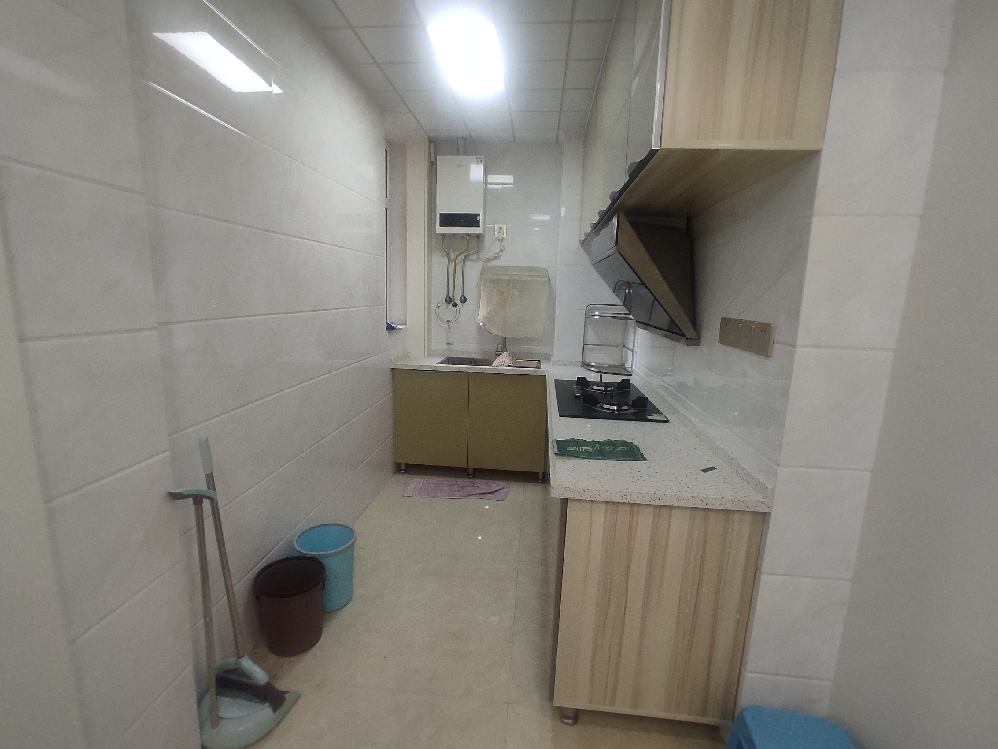 滨江星城一线江景房精装三室两卫证件在手满两年