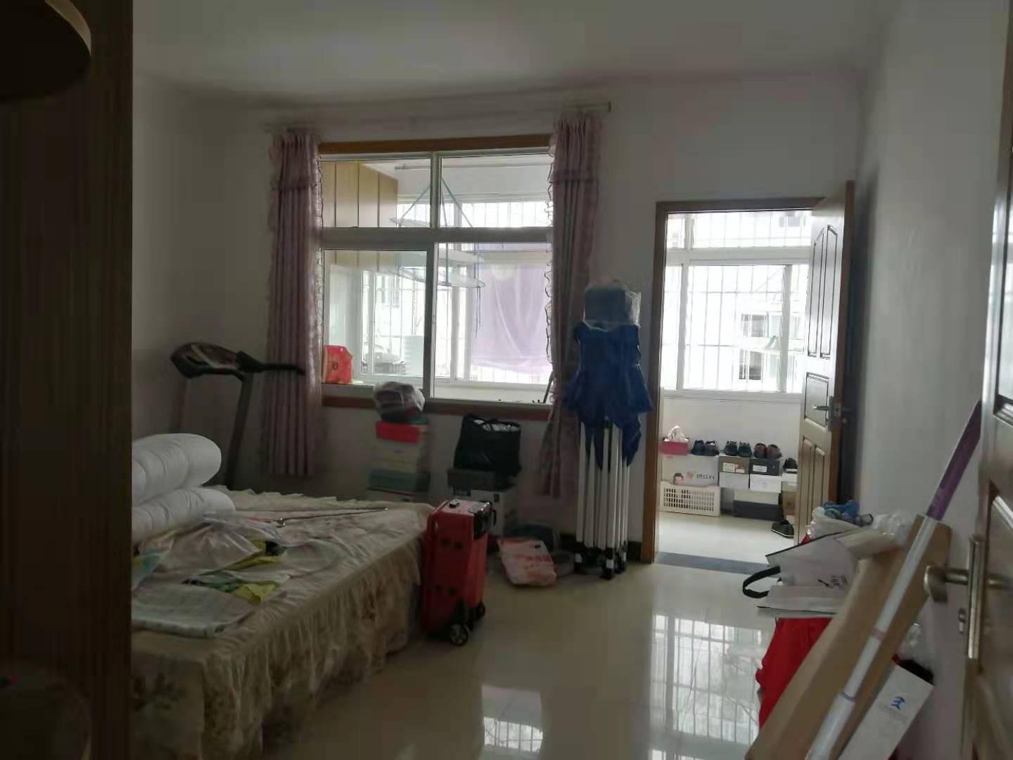 市 ,安静小区,3室2厅2卫1阳台精装,房东换房