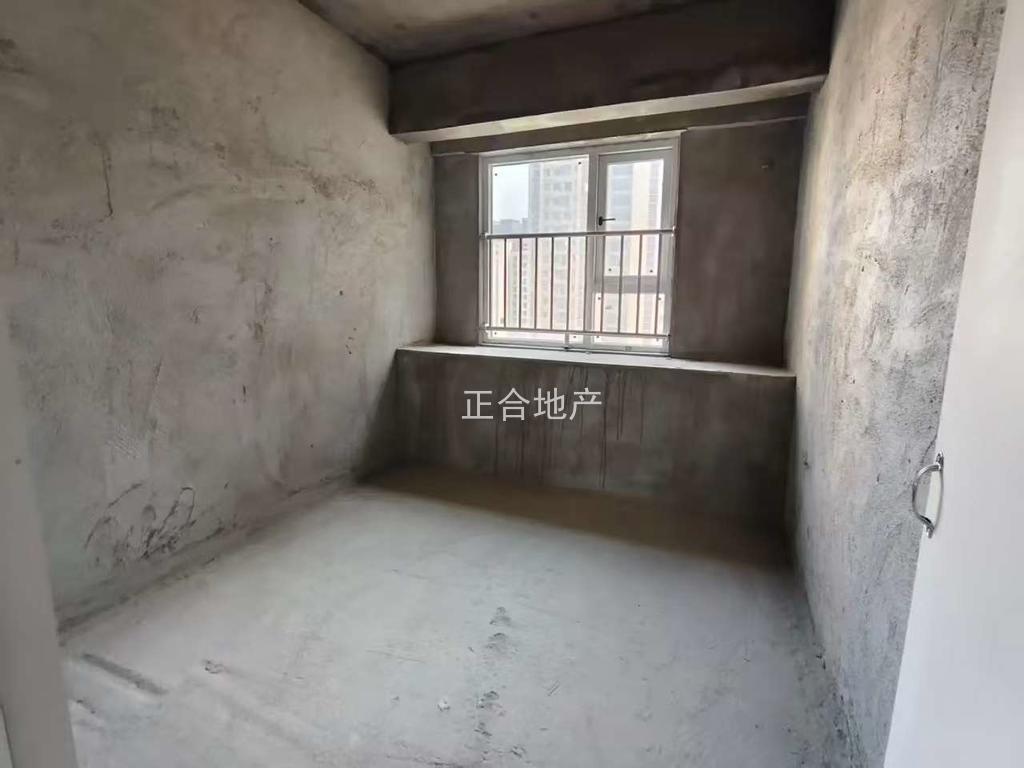 城南，朝阳丽景，稀缺两房，房东亏本出售，电梯中间楼层13楼