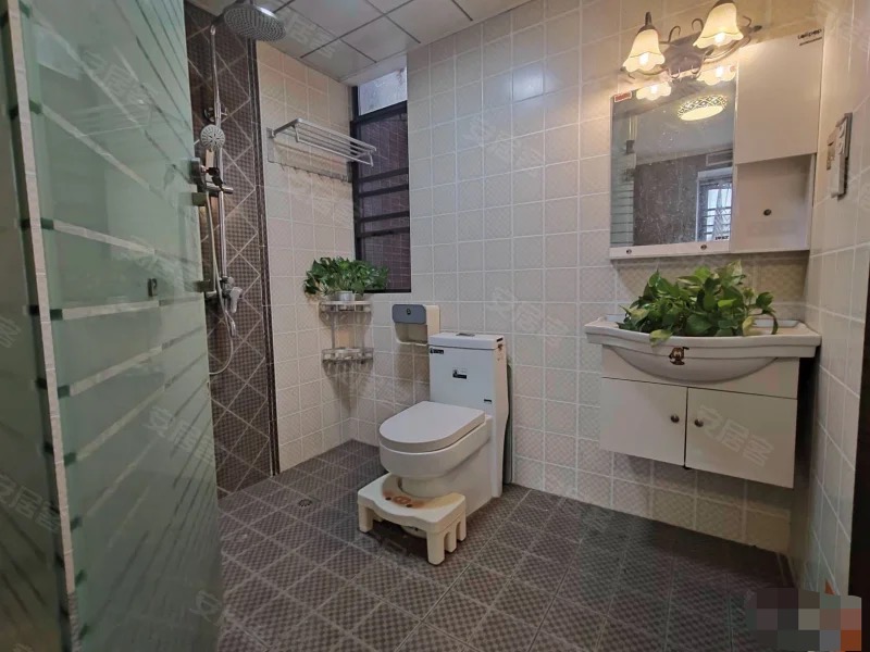 城南，新街电梯花园洋房，精装三房两卫，一梯两户车，采光好，证满二