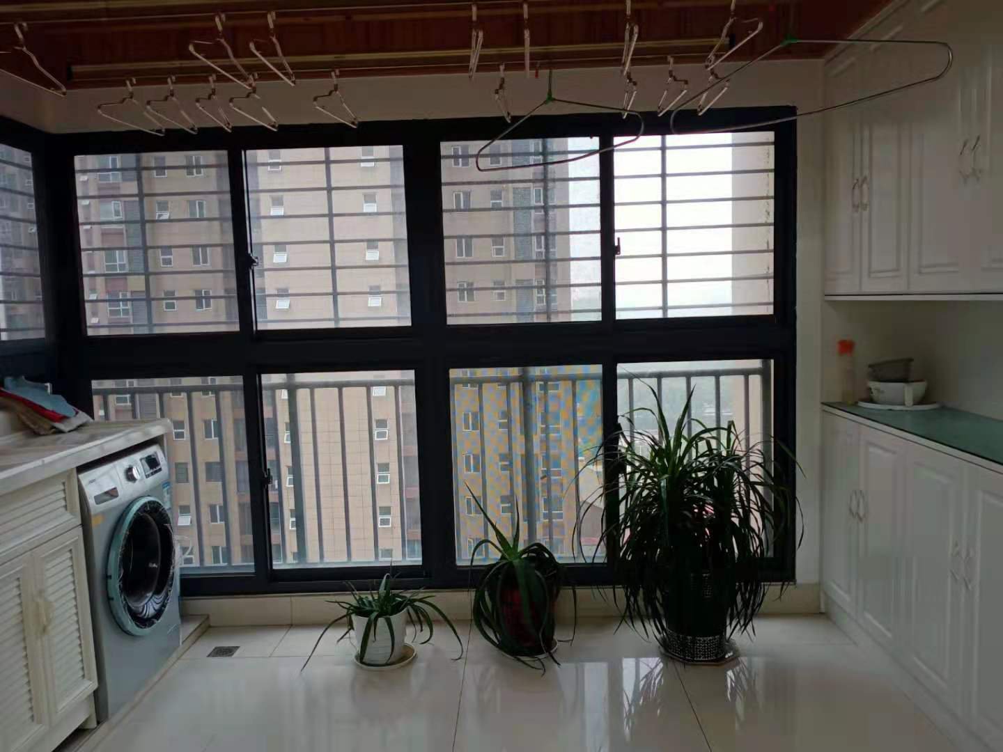 元泰未来城三中旁边，社区成熟，广场交通非常方便，小区环境优美