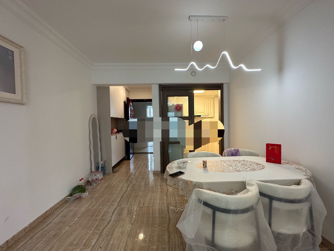 217，诚心出售，城南，碧桂园，精装三房，证满二，几乎全新，只结了个婚，手付10个就可以了