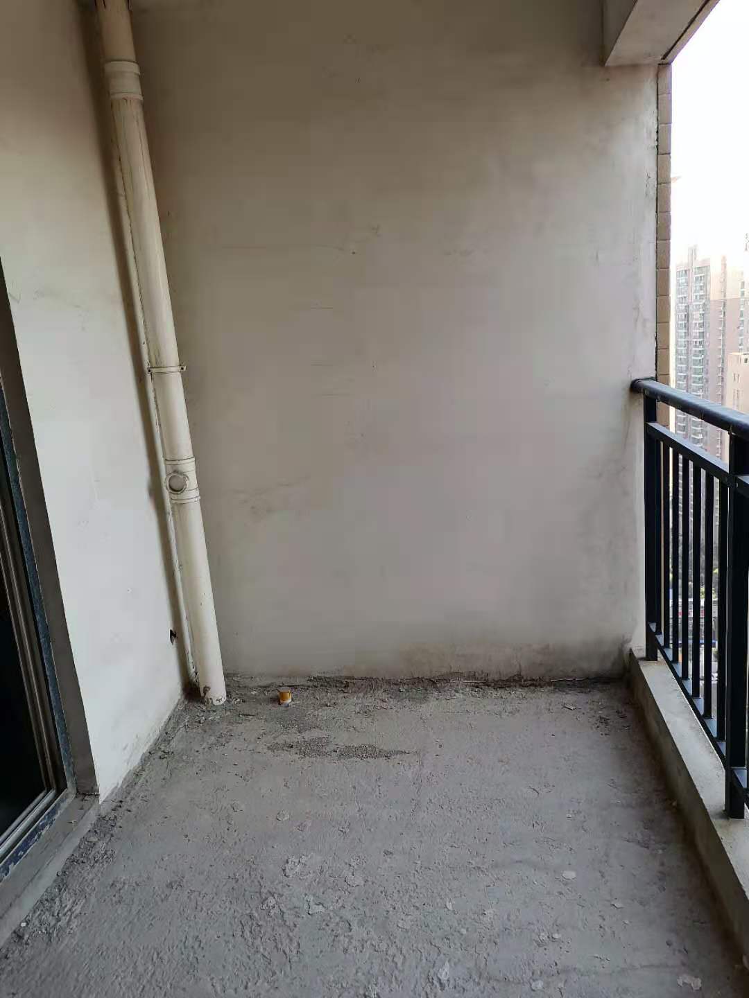 仙桃一中对面学区房 毛坯大三房 单价5字头 证件满五