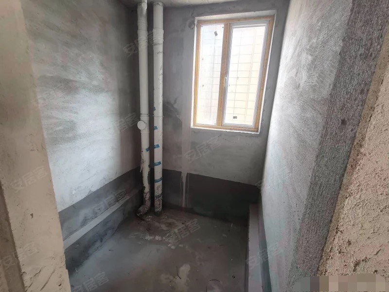 275，急售，蓝天新城，纯东边户。单价5200，中间好楼层，11楼，大三房，南北通透！