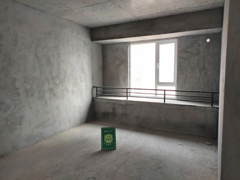 满庭春毛坯三房中间好楼层采光好视野开阔业主诚心出售