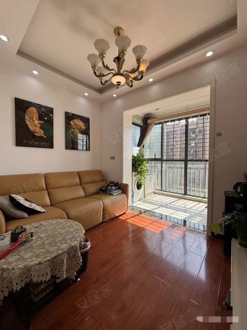 仙下河边，康湾一品，精装2房～  配套成熟，电梯好楼层，9成新