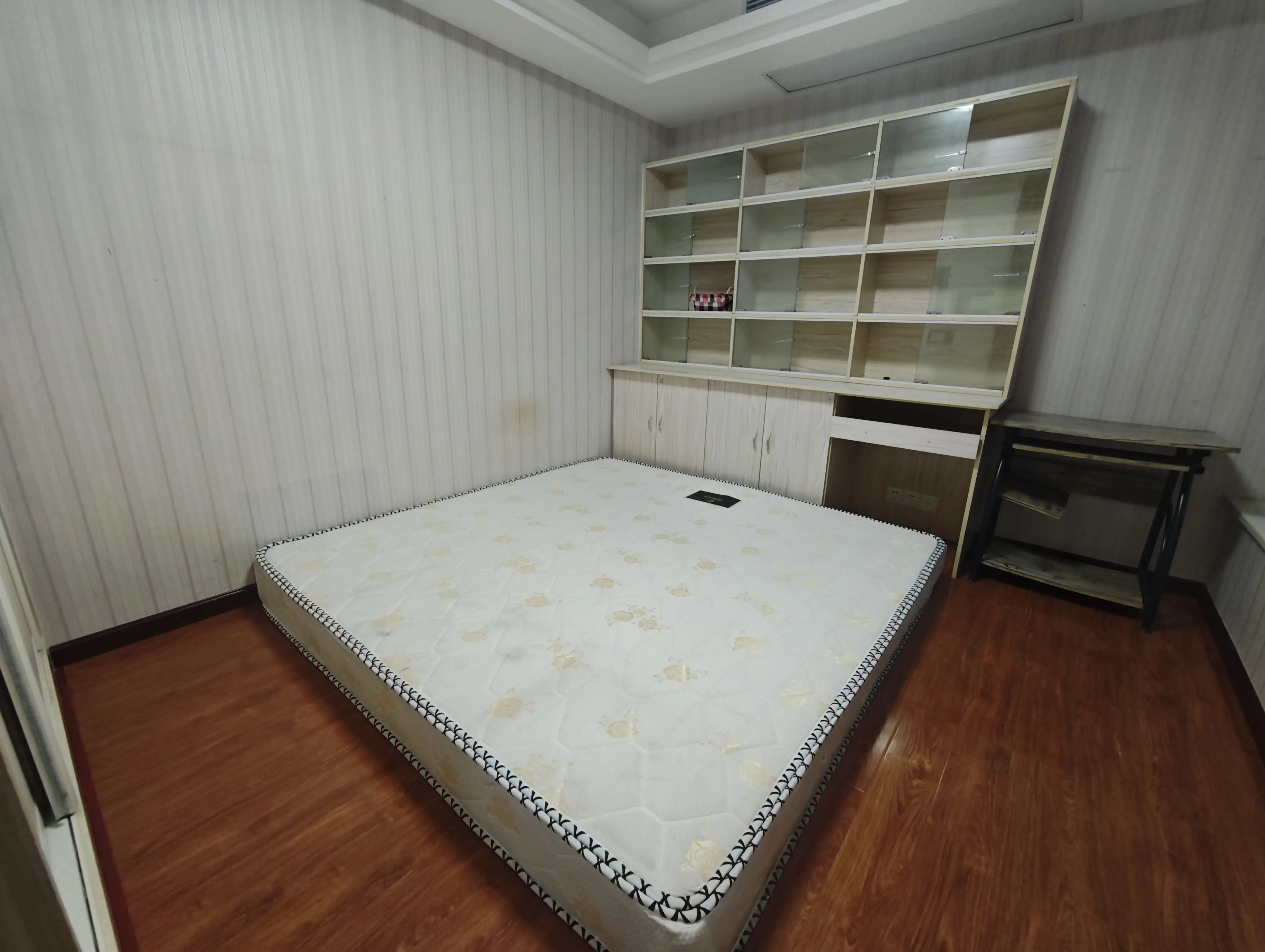 急降5万，满庭春，单价4300，中间好楼层，满二，拎包入住