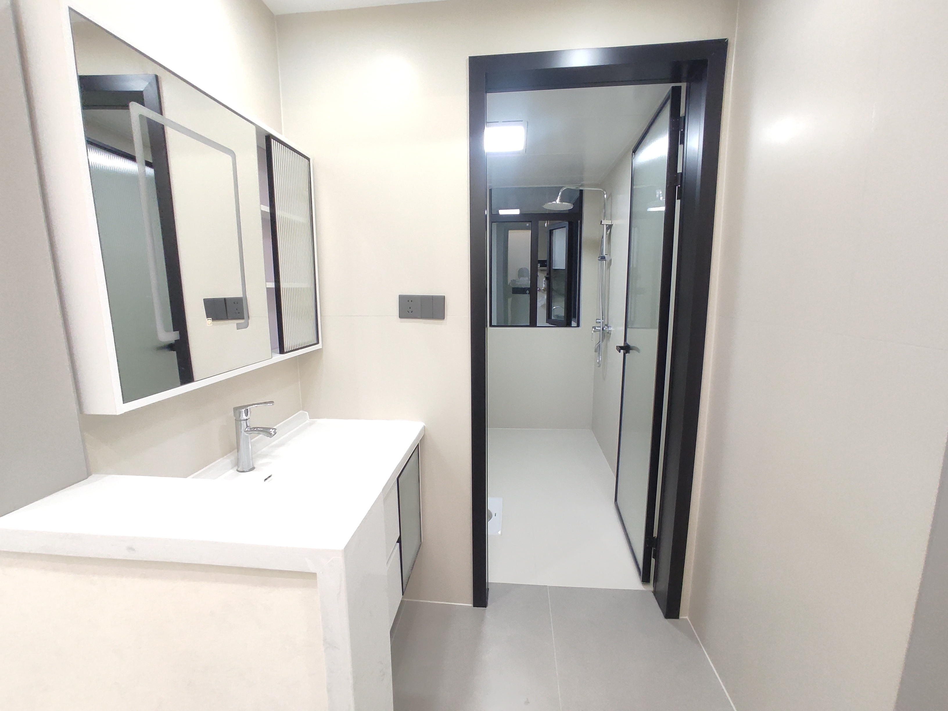 御湖世家全新精装三房阳光楼楼间距宽小区绿化覆盖广现房送车位