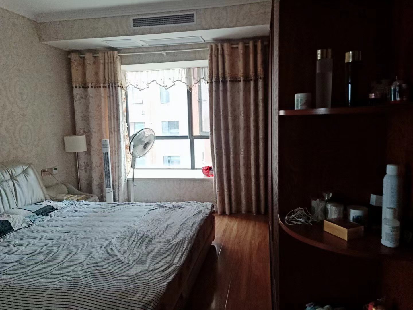 金域城邦.精装三房.电梯小高层证件满二.看房方便