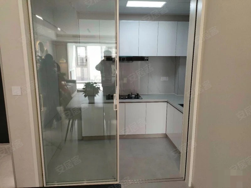 满庭春7期，全新装修，精装三房两卫，电梯好楼层，证满二，仙桃xiao学和三中