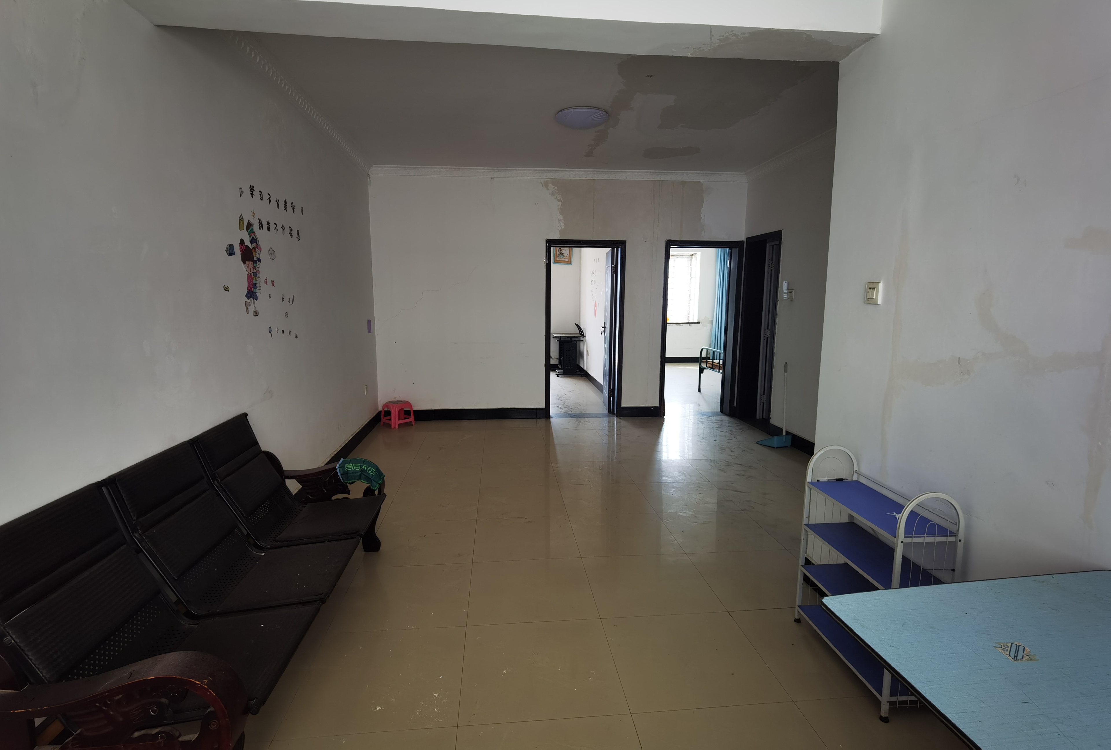 荆洪花园大两房方便看房业主诚心出售