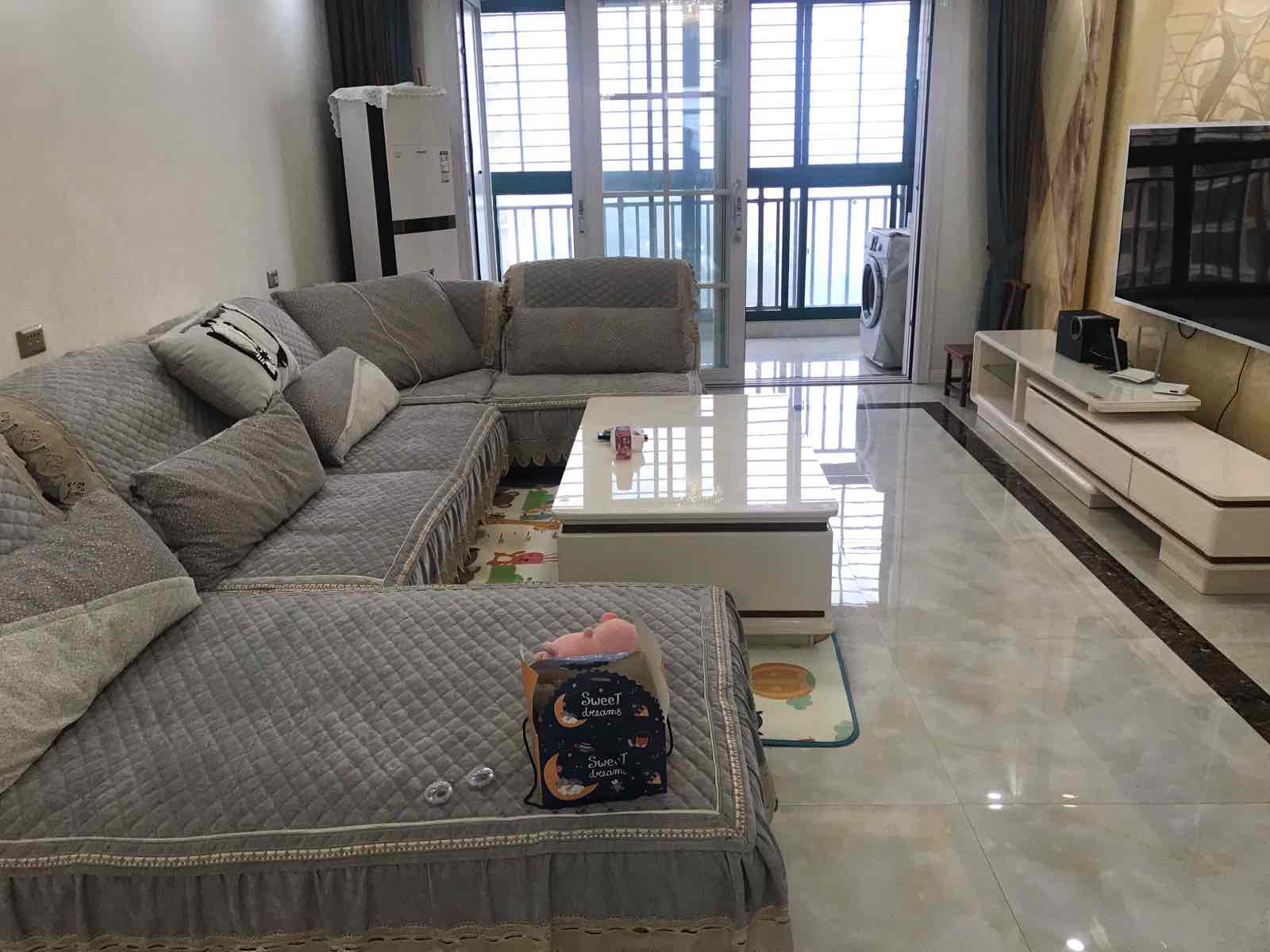 新城壹号4期 四室两厅两卫两阳台 豪华装修 房子保养的好 光线好 上学方便