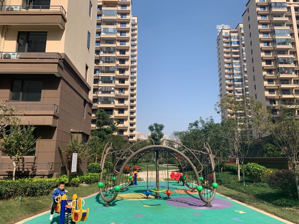 荣怀极地世家毛坯大三房中间楼层房东诚意出售