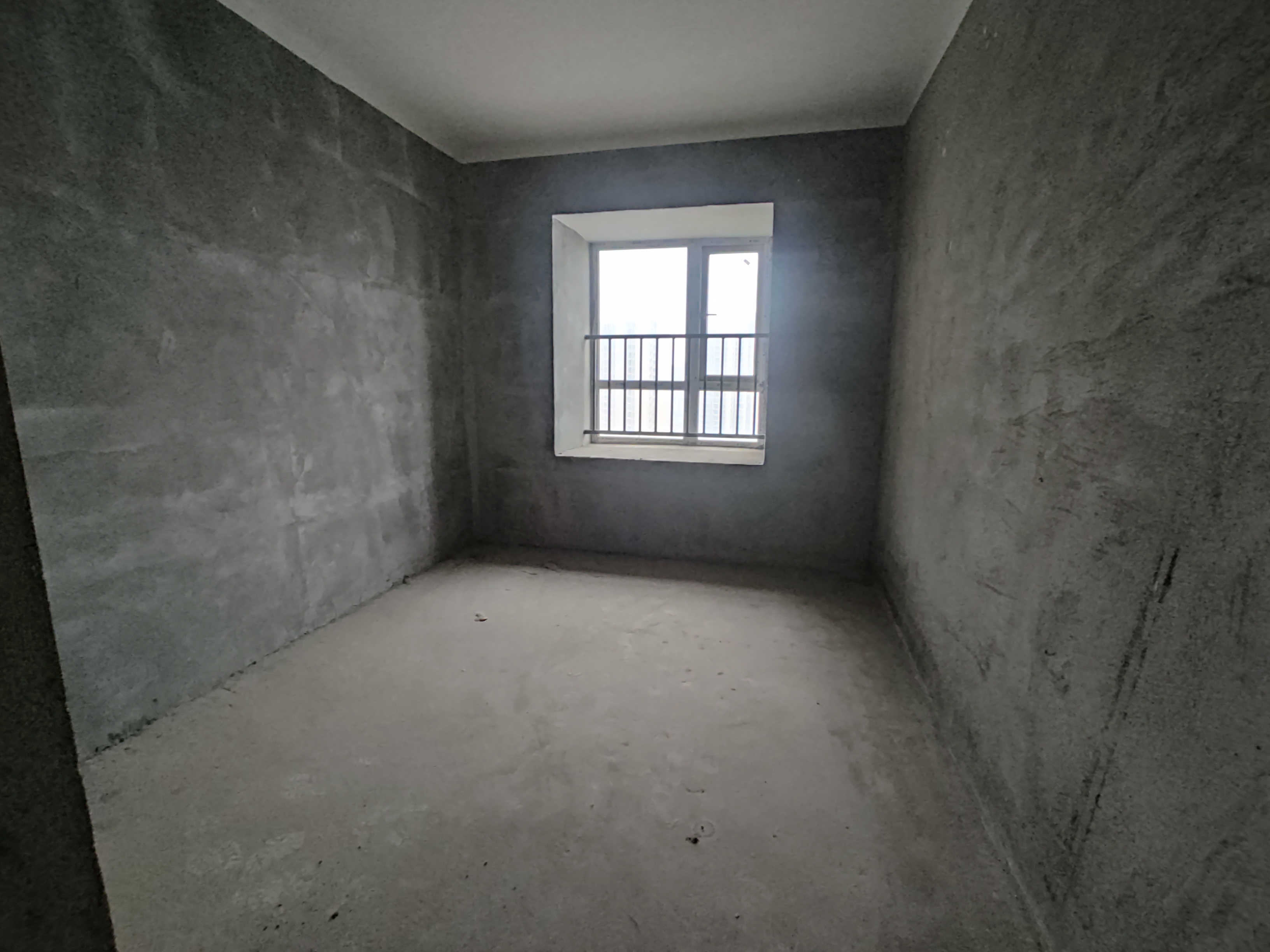 森林国际毛坯大四房.南北通透双阳台.看房方便