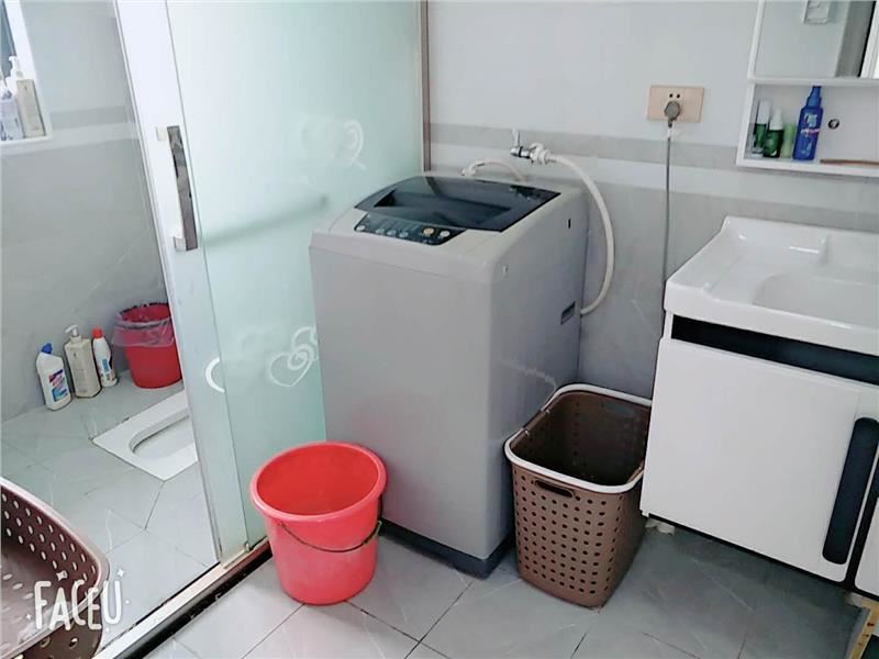 临江雅苑精装修大两房，南北通透，证齐全， 付8万