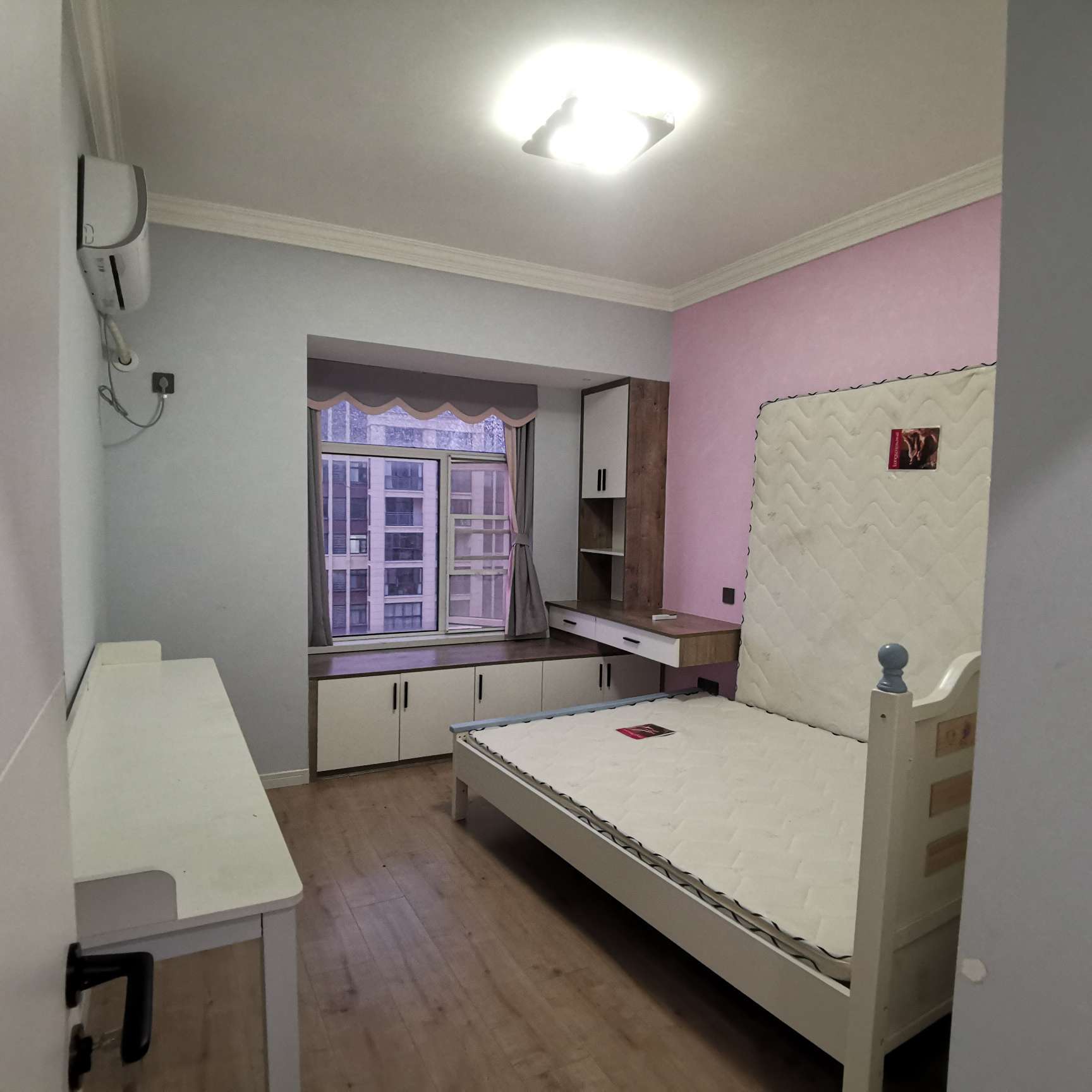 蓝天新城3室2厅2卫新装修家具家电齐全优价出售