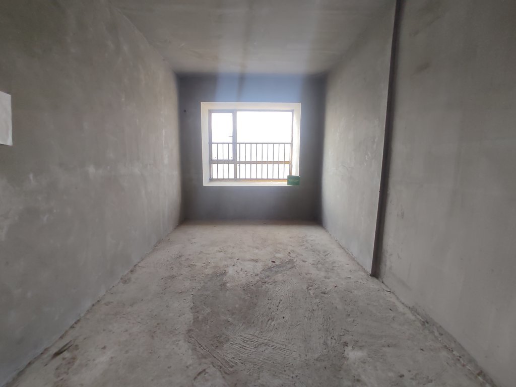 御湖世家毛坯大三房还送车位南北通透看房方便學笑就在旁边