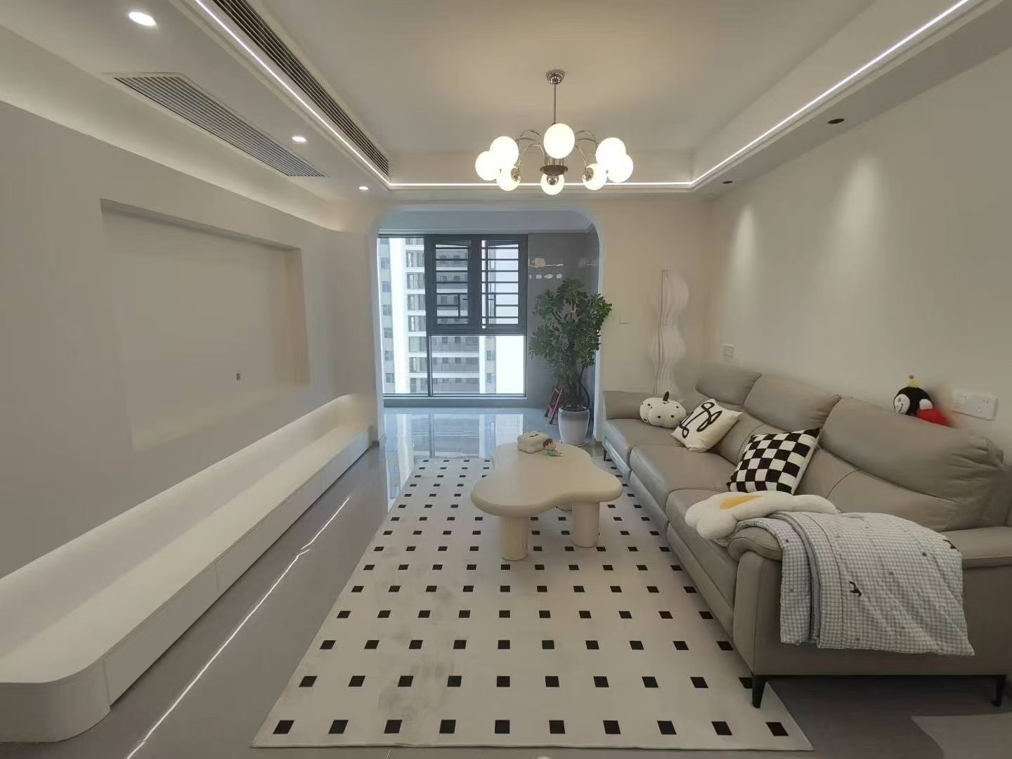 城南，吾悦华府，精装修三房二厅二卫，房东急售，好楼层，大阳台，拎包入住