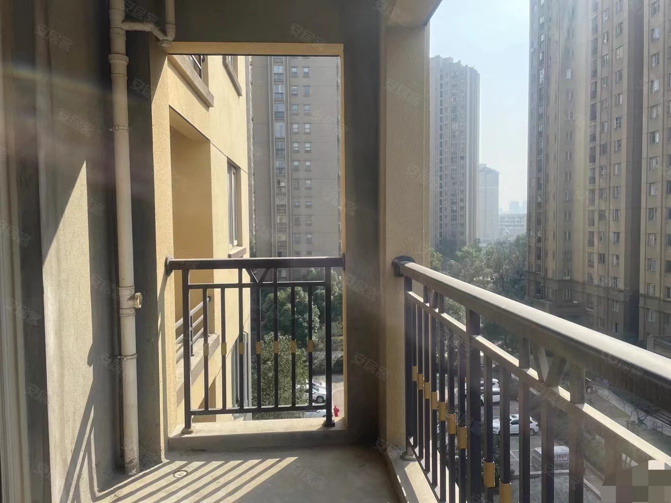 3，锦绣江山瑞园，电梯花园洋房，带车位一起，中间楼层，房东诚心出售，南北双阳台