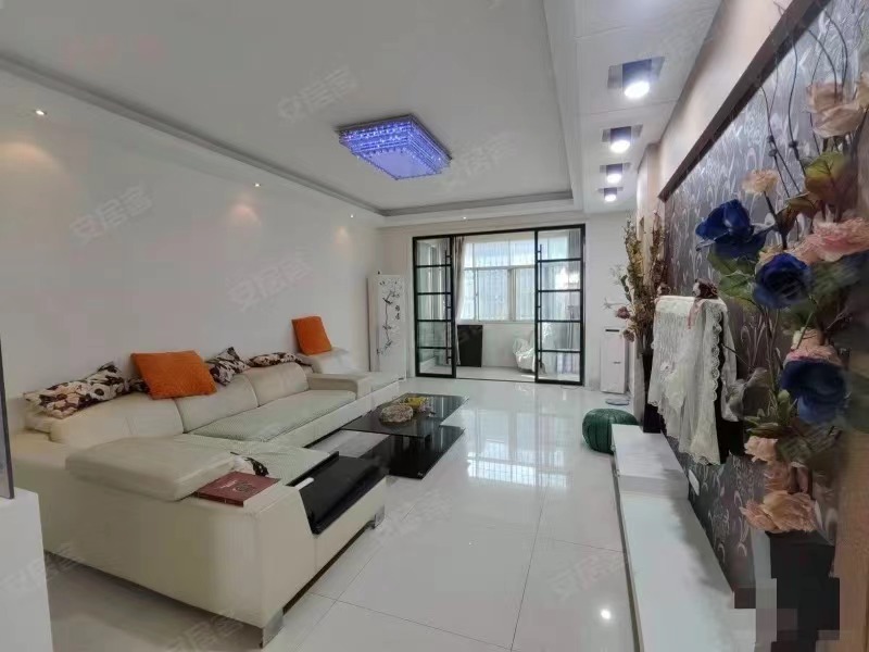 270，仙桃一中附近，福星城东门，步梯三楼楼龄新，有出场好停车，成色新，精装三房