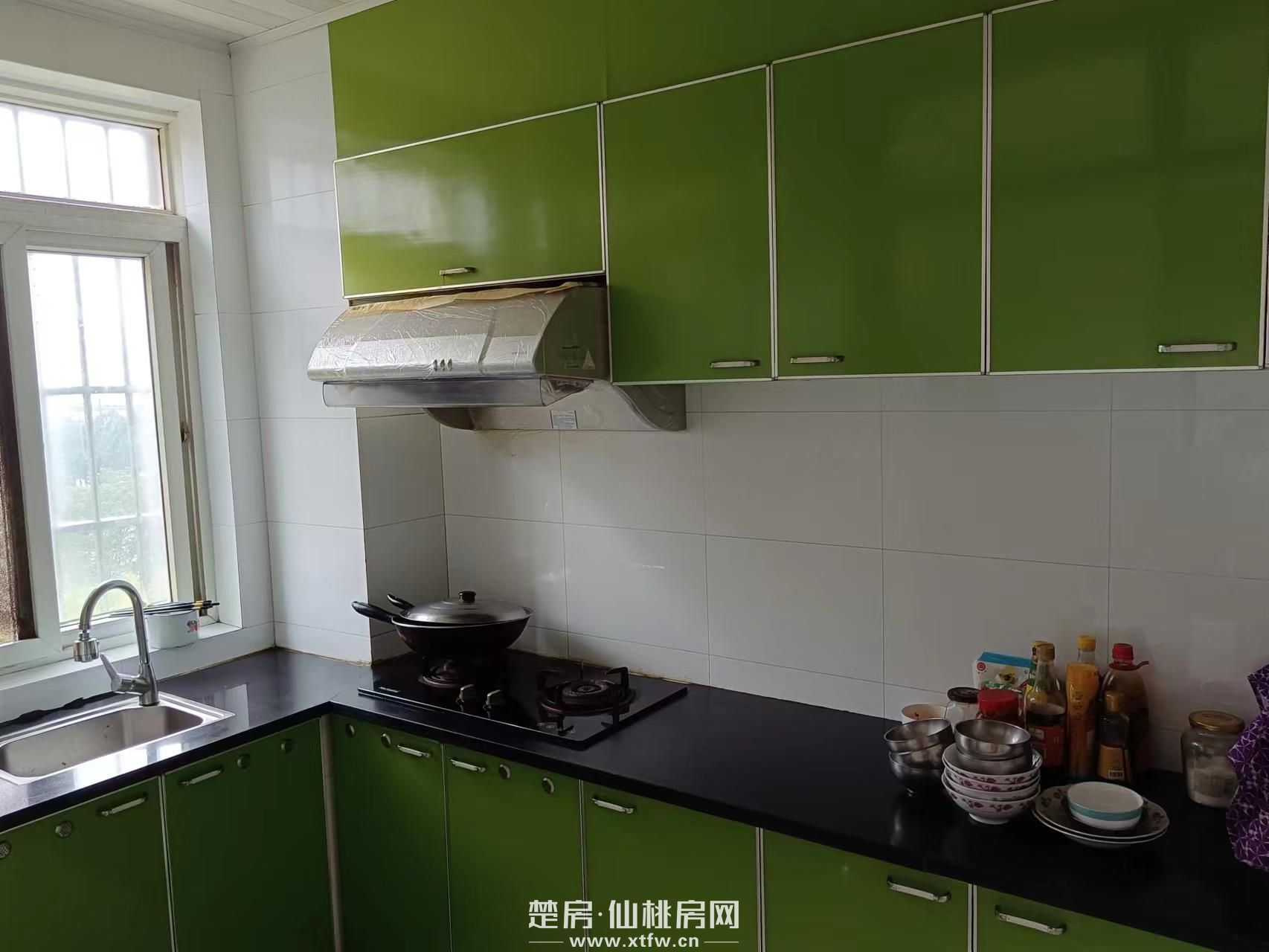 仙桃中学新校区、仙桃二中新校区旁，绿湾社区4室2厅2卫150平，南北通透，毛坯价出售，拎包入住