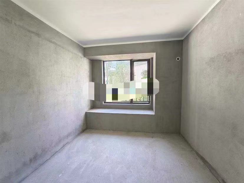 118，房东亏本出，吾悦捡‬漏房，单价4700+，​边户大三房，