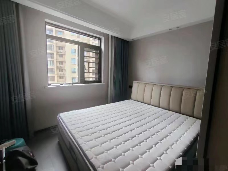 85，亏本出售，​清华园，全新‬装修卖毛坯价，精装三房，新二中旁，‮梯电‬小‮层高‬