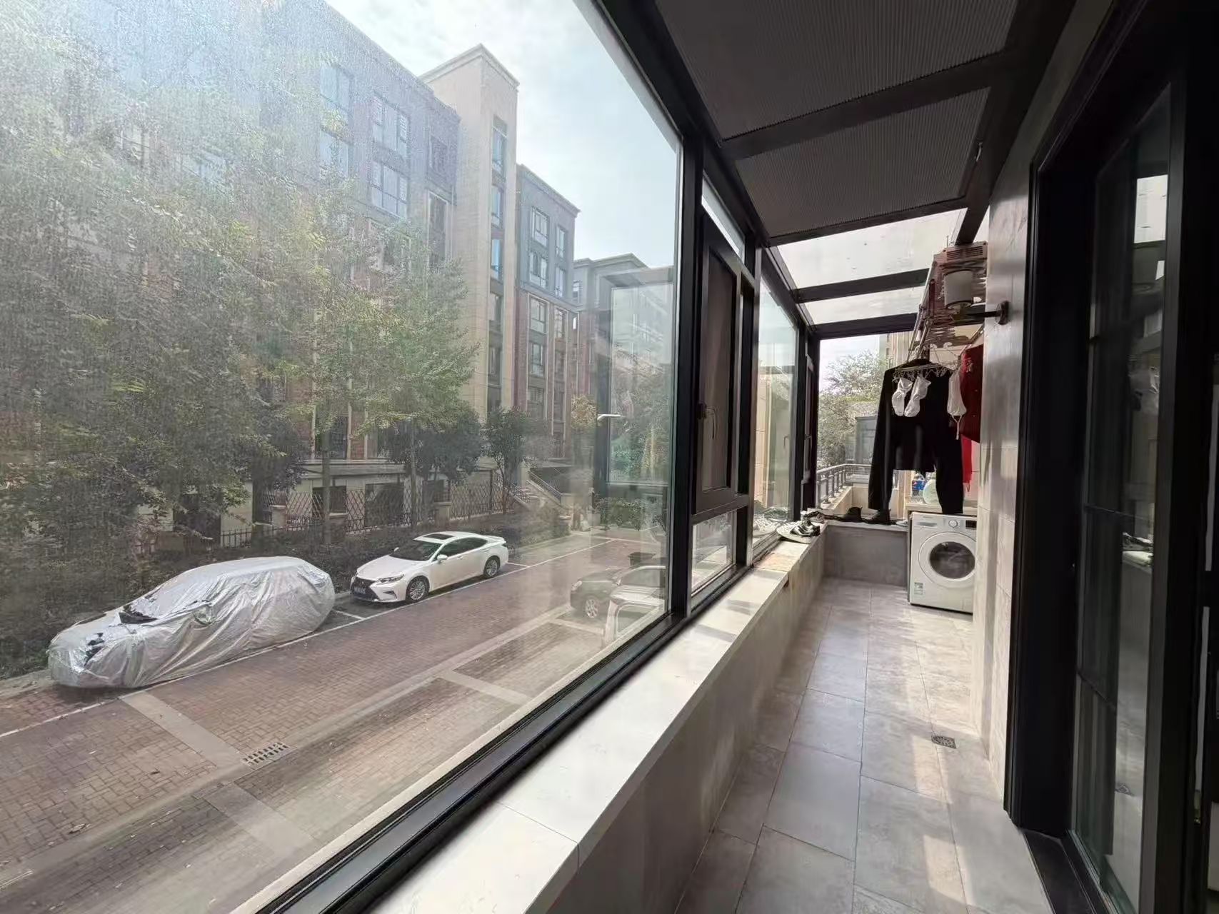 绿地香格里拉，豪装复式，五房四厅三卫，带院子、车库和路面车位，房东诚心出售