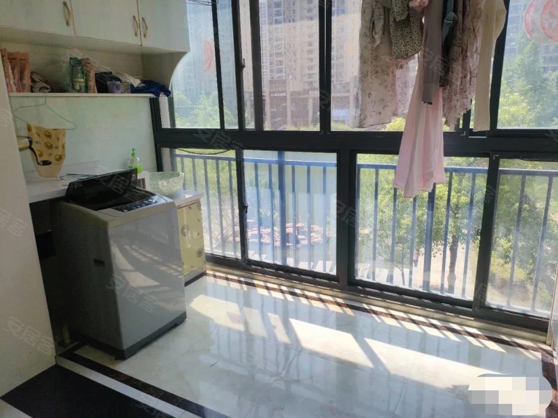 亏本出，城南，森林国际，湖景房，单价4450，毛坯价‮精买‬装房，老证，