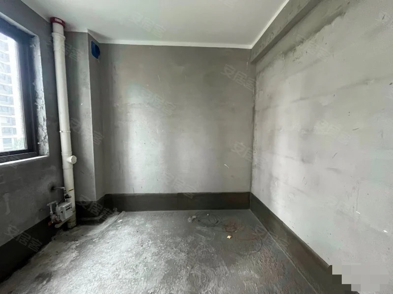 急售现房，吾‮广悦‬场‮平大‬层，单价5700+，一梯一户，小高层