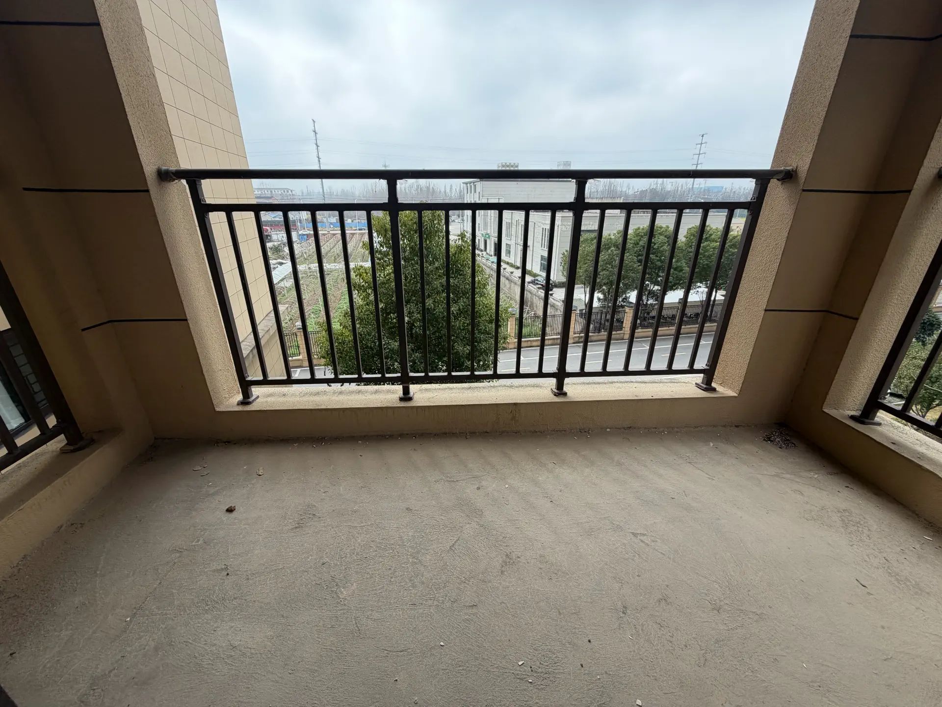 城南,沔阳清华园，电梯小高层，边户双阳台，证满二，一口价56.5