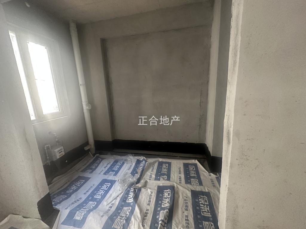 降价了，蓝天花园，电梯小高层，一梯一户，好楼层，南北双阳台，单价6300，看中可谈