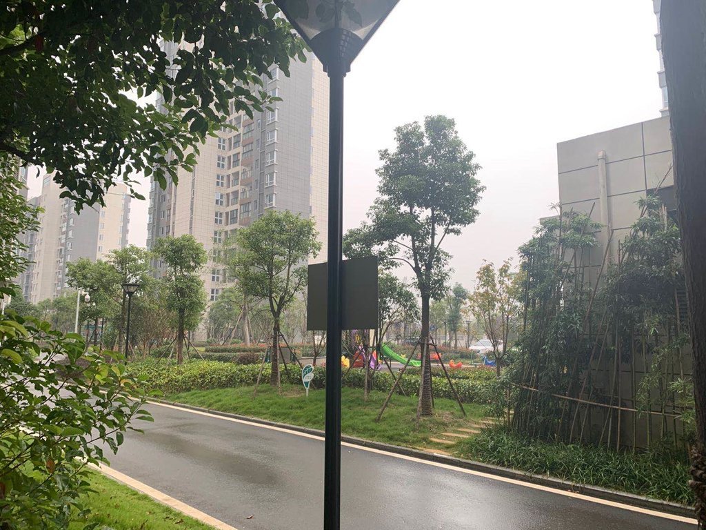 银湖城经典三室电梯中间好楼层采光好业主诚心出售看房方便