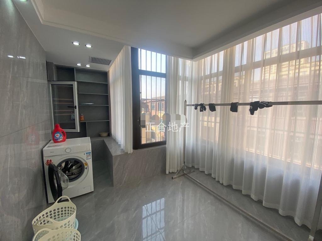 降价了！！！祥生别墅，全新婚房，南面带车位，北面带院子，大露台，9.9成新，只卖毛坯价