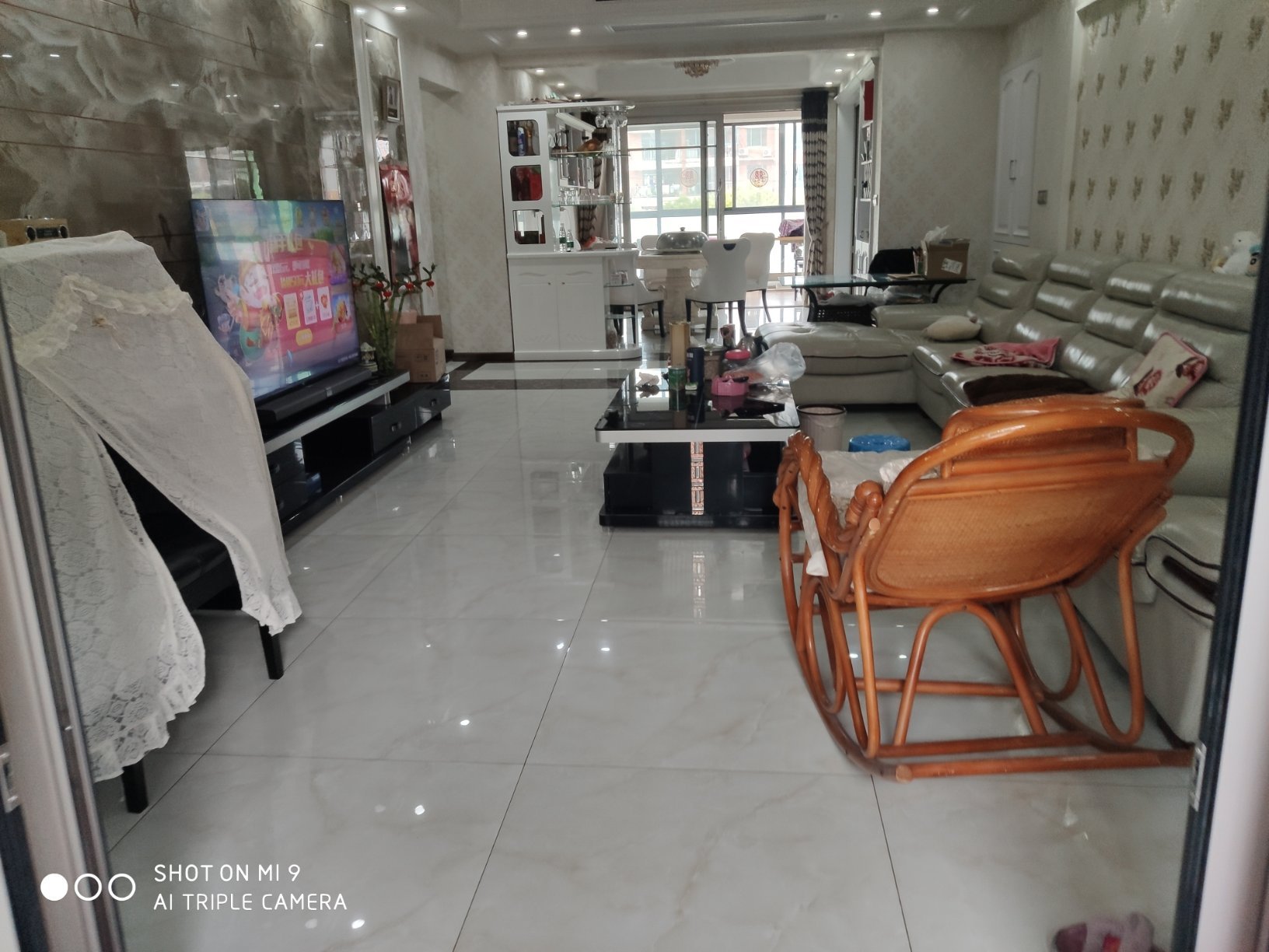 青青家园豪装三房，全屋中央空调品牌家电全送。