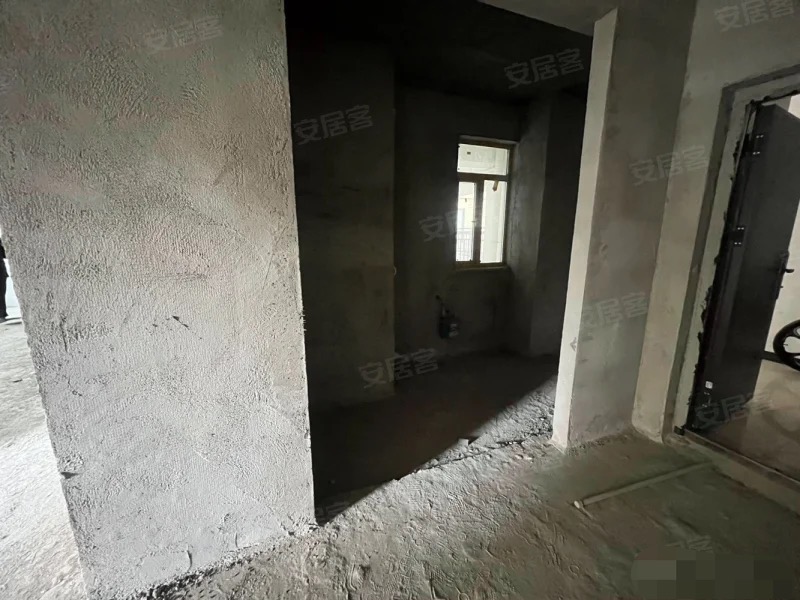 捡漏，次新小区，沔阳悦府，毛坯三房，单价3500，带车位，证满二