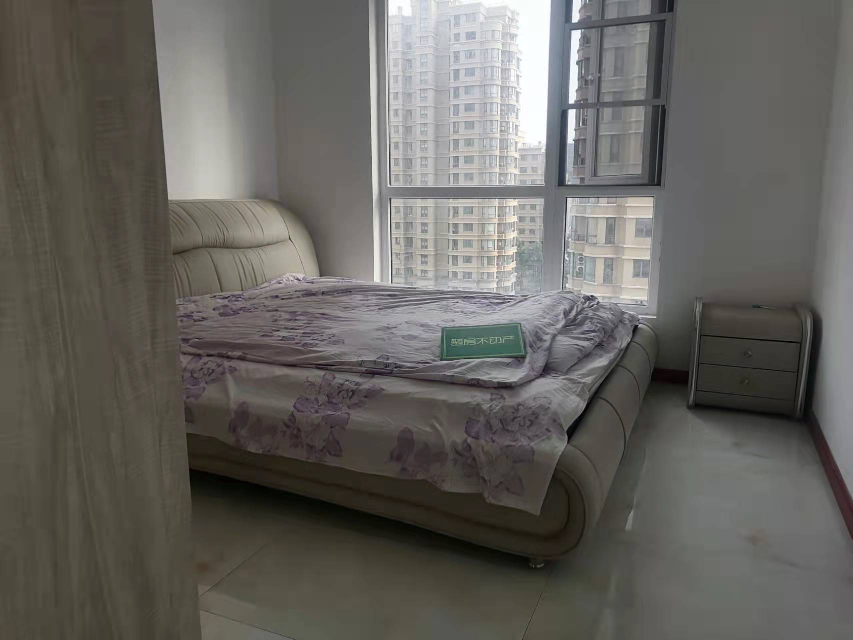 公园世家精装小三房中间楼层满二