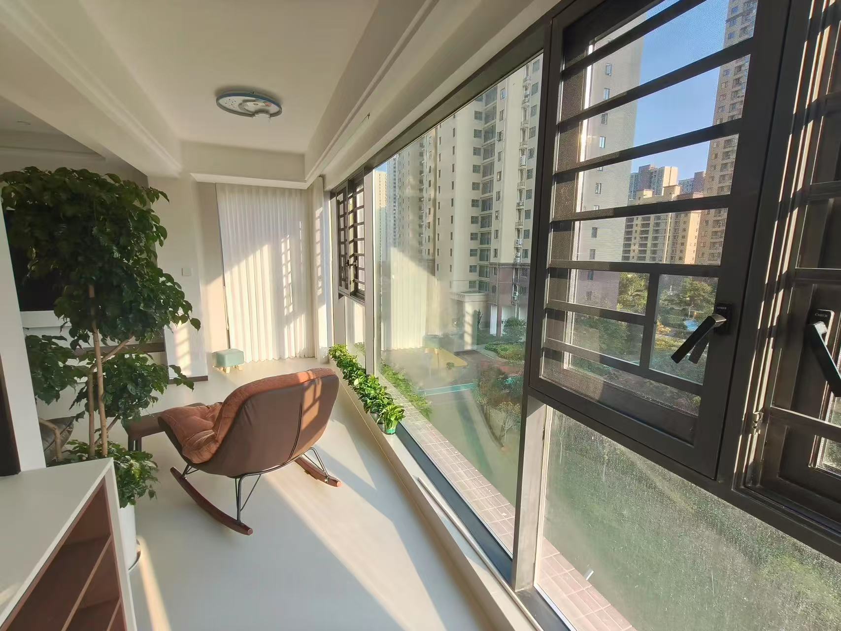 城南，新城名都，全新精装三房两厅两卫，朝阳三小三中书包，证满二