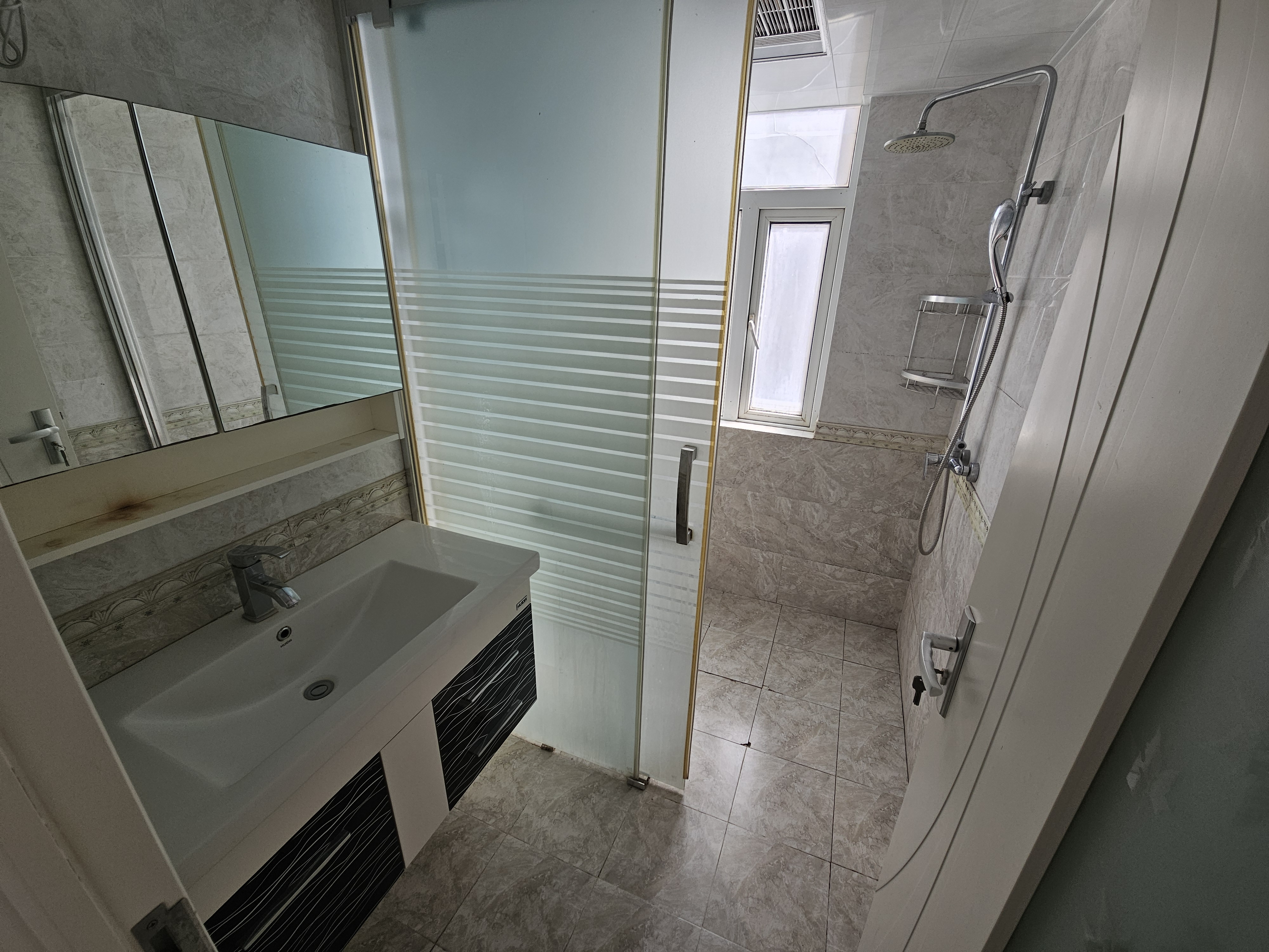 上苑一品下楼过马路就是一钟户型朝南阳光好带装修