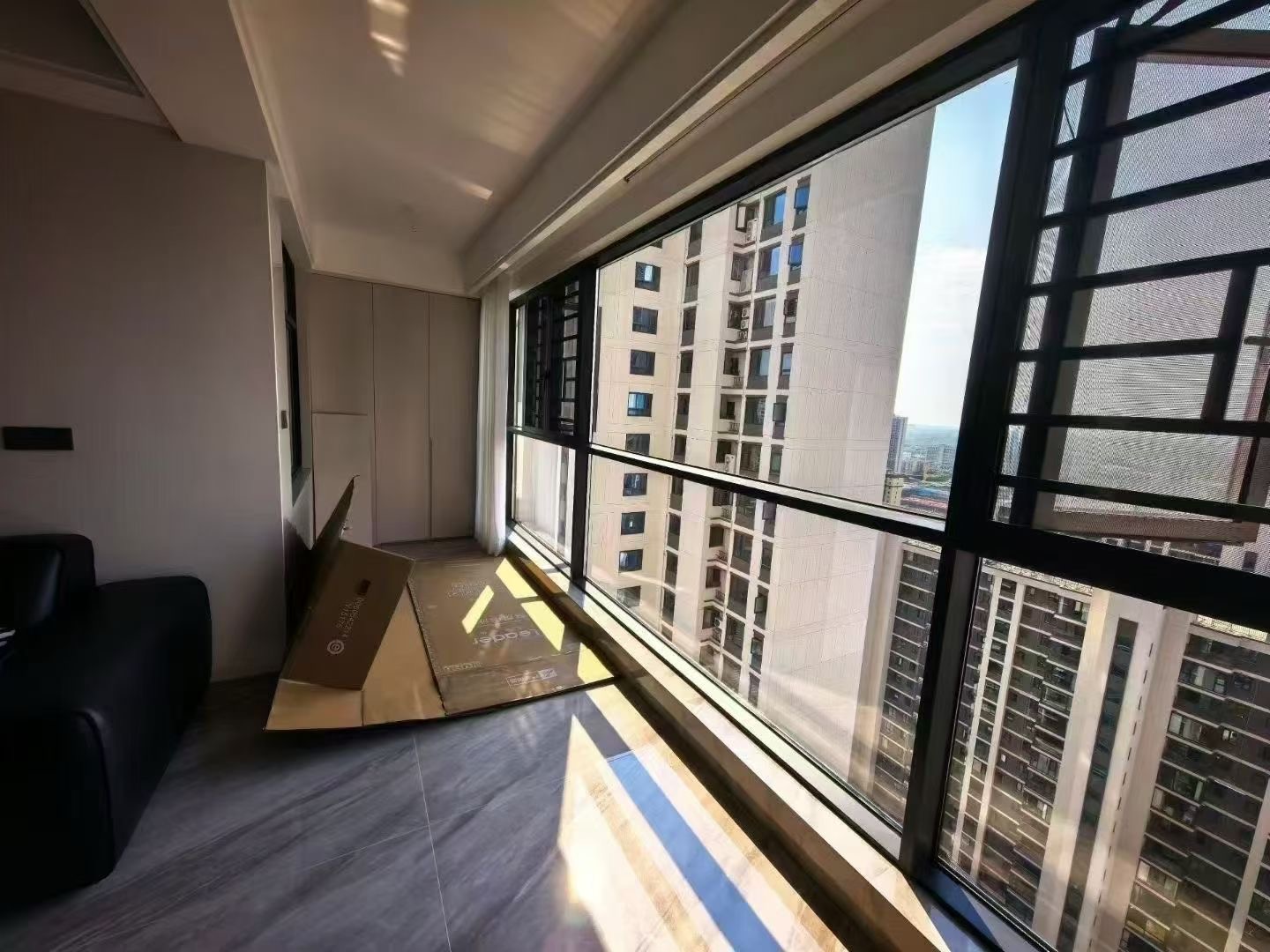 捡漏，城南，吾悦纯东‬边户，单价​6900，全‬新‬装修，一天未住，​电‮好梯‬楼层25楼​