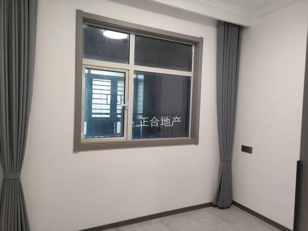 降价了，捡漏，城南，沔阳清华园，精装三房，电梯好楼层16楼，证满二，全新