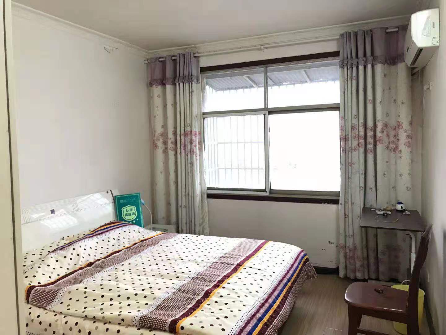 干河路华兴园旁边精装大三房带29多平米的车库生活方便配套齐全方便停车