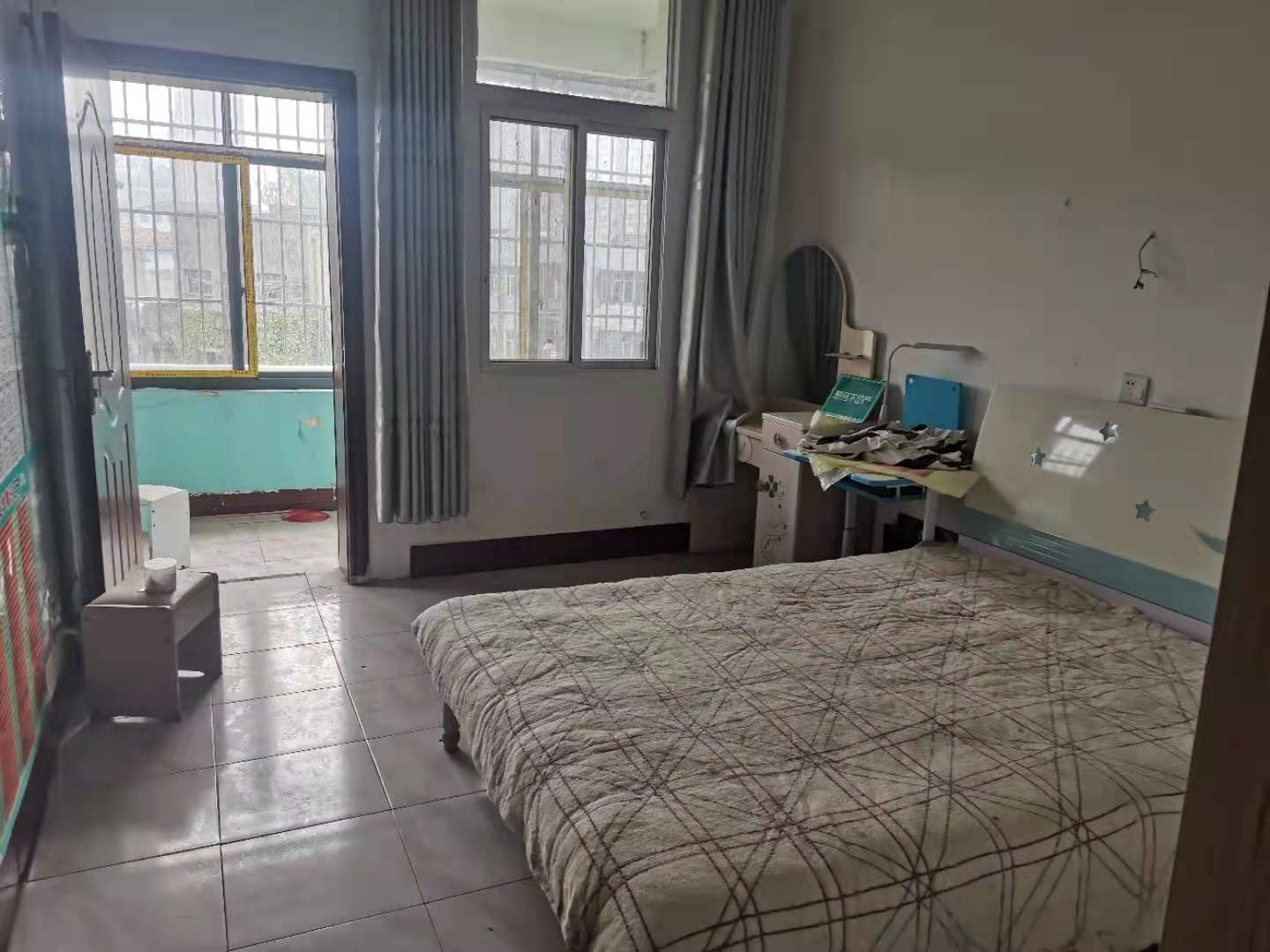 沔阳 旁边的教工宿舍楼，106平三房前后有两个阳台楼层好，标准的 房！