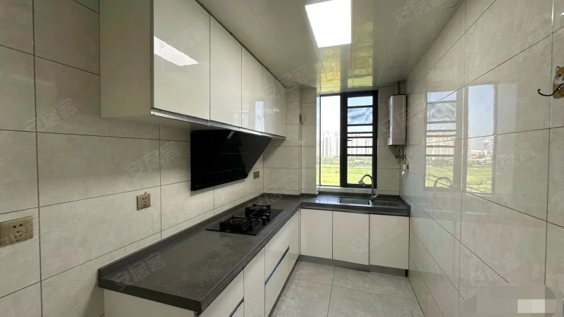 降价了，城南，荣怀C区，精装三房两卫，边户，好楼层，视野好，诚心出售