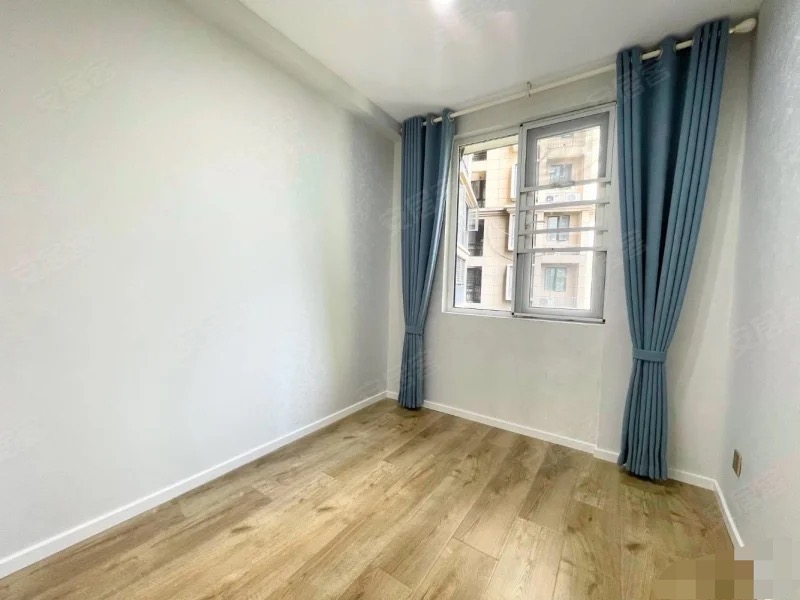 降价了，城南，森林‮际国‬城，​全屋‮央中‬空调​，精‮三装‬房，​满‮五